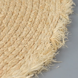 Chapeau de soleil élégant en raphia à bords larges et franges pour la plage