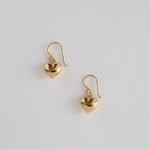 Minimalist golden heart drop earrings in 925 sterling silver with a polished mirror finish