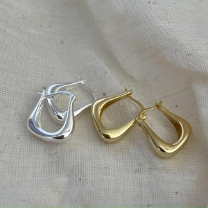 Minimalist irregular U-shaped S925 silver hoop earrings in gold and silver finishes