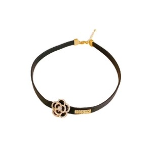 Gold-plated leather choker with zircon flower charm and Beauty Life engraved plate