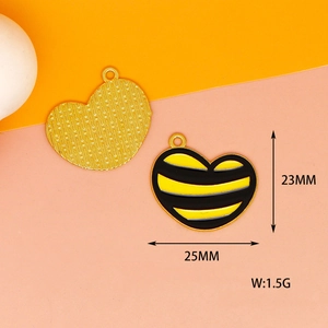 Detailed view of a 25mm heart-shaped bee alloy charm with dimensions and weight info