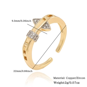 Detailed view of gold-toned floral zircon ring with dimensions 9.3mm and weight 2g