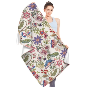 Microfiber beach towel with vintage floral patterns and water-absorbent soft fabric