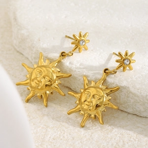 Boucles d'oreilles vintage plaquées or 18K avec pendentif visage de soleil et cristaux