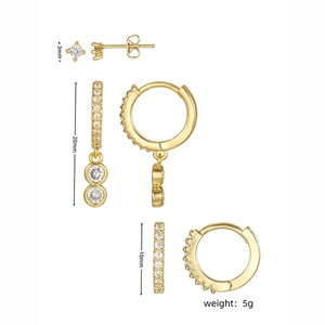 Guide détaillé des tailles pour l'ensemble de boucles d'oreilles dorées et de zircons