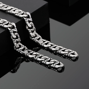 Detailed view of 10mm stainless steel vintage curb chain with secure lobster clasp closure