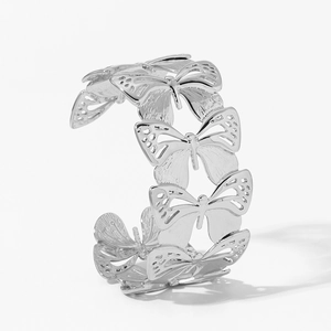 Bracelet jonc ouvert papillon en acier inoxydable argenté avec détails évidés élégants