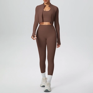 Set yoga 3 pezzi con giacca zip marrone scuro, reggiseno sportivo e leggings a vita alta