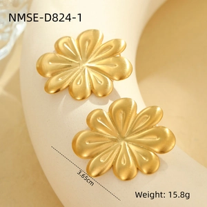 Close-up of matte gold flower earrings featuring a textured 3.65cm petal design