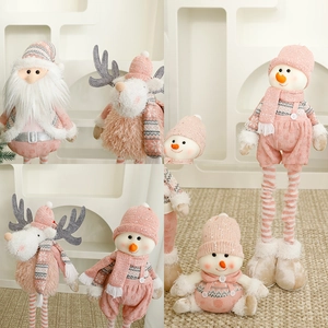 Ensemble de gnomes de Noël rose et blanc avec Père Noël, élan et bonhomme de neige