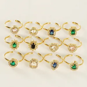 Set di 12 anelli regolabili placcati in oro con pietre di zircone colorate e varie