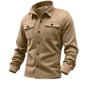 Détail de la veste de travail kaki doublée polaire avec poches poitrine et col à revers
