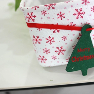 Oxford cloth Christmas storage basket with red snowflake patterns and green tree tag