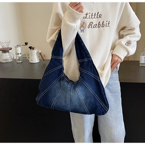 Sac à bandoulière tendance en denim bleu foncé en forme de croissant pour femme