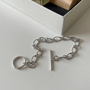 Elegant 925 sterling silver chain bracelet with OT toggle clasp on a minimalist background