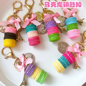 Farbiges Macaron Schlüsselanhänger Set mit rosa Schleife und Eiffelturm