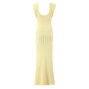 Robe longue en maille crochet jaune pâle ajustée avec dos ouvert et décolleté en V