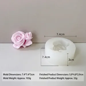 Makro-Detail der Rosenblüten-Silikonform mit weißer Form und rosa Harzblüten-Ergebnis