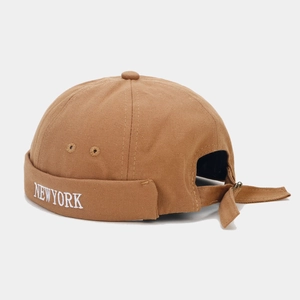 Detail of New York embroidery and adjustable metal strap on brown canvas miki hat