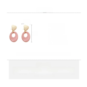 Detailed size and material specification chart for heart resin geometric earrings