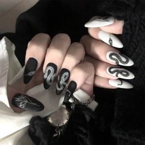 Press On Nails Schwarz Weiß Schlange Blatt Muster Lange Stiletto Matt Gothic Kunstnägel Wasserdicht Abnehmbar