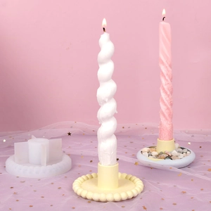 Stampo in silicone per candele a spirale e candele su base decorata con perle