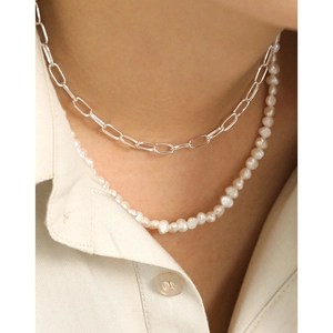 Chic layered necklace set featuring silver paperclip chain and white baroque pearls