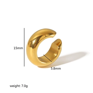 Dettaglio delle dimensioni di 15mm e del peso per questo ear cuff in acciaio dorato