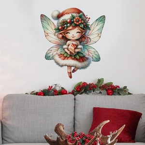 Vue détaillée d'un sticker mural fée de Noël appliqué sur un mur blanc de salon