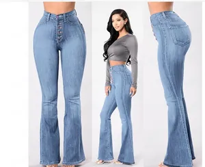 Détails du jean évasé à taille haute avec braguette à boutons et délavage bleu clair