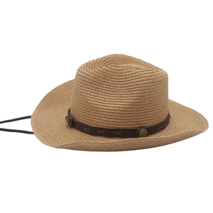 Dettaglio di un cappello di paglia western con fascia in pelle, rivetti e cuciture a mano