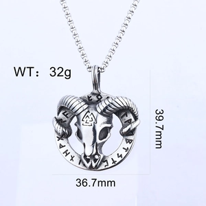 Détail du pendentif crâne de bélier viking en acier avec dimensions et symboles gravés