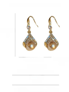 Detailed spec sheet showing pearl earrings dimensions 4cm x 1.6cm and 7.9g weight details