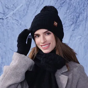 Ensemble d'hiver 3 pièces femme avec bonnet à pompon, écharpe et gants tactiles noirs