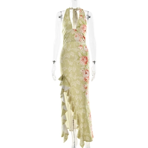 Robe longue dos nu vert clair à fleurs roses avec ourlet à volants et fente haute