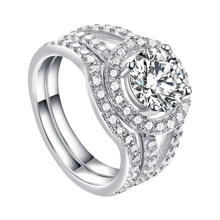 Detailed close-up of a 925 silver ring set featuring a 1.2 carat round cubic zirconia