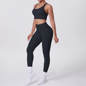 Ensemble de yoga noir pour femme avec legging taille haute et soutien-gorge de sport
