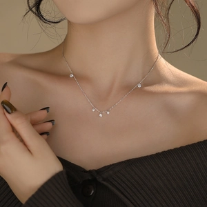 Elegant S925 sterling silver clavicle necklace with five sparkling zircon pendants