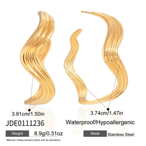 Detail of 18K gold plated stainless steel wavy hoop earrings with size and weight info