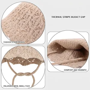 Chapeau bob en maille beige avec cordons coupe-vent et texture côtelée pour automne-hiver