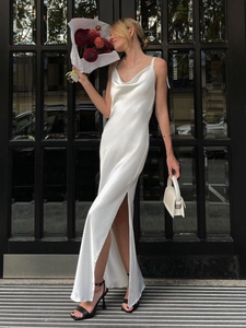 Robe Maxi En Satin Pour Femmes Col Bénitier Dos Nu Fente Haute Soirée Sexy Robe Longue Avec Décoration De Chaîne