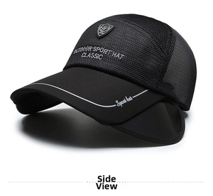 Détail de la casquette sport avec visière rétractable et logo bouclier brodé