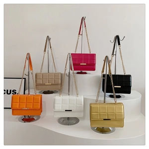 Women Quilted Shoulder Bag Gold Chain Strap PU Leather Crossbody Bag Fashion Flap Small Square Handbag For Daily Party