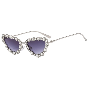 Luxurious cat-eye heart sunglasses with silver metal frame and rhinestone embellishments