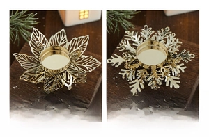 Détail de bougeoirs dorés en forme de flocon et de feuille pour décoration de Noël