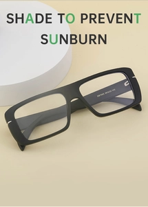 Détail de la branche de lunettes rectangulaire noir mat avec modèle DB7063 et accents argent