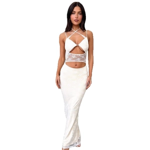 Sexy weißes zweiteiliges rückenfreies Maxikleid mit Spitze und Ausschnitten