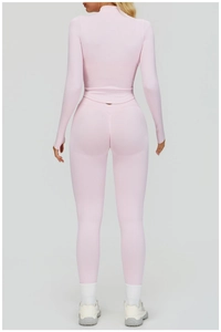 Vue arrière du legging de yoga rose sans couture taille haute et veste de sport ajustée