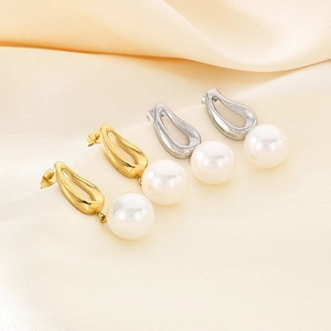 Elegante Edelstahl-Ohrhänger mit Tropfenform und großen weißen Perlen in Gold und Silber