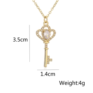 Detailansicht des Gold-Schlüsselanhängers mit Herz und Zirkonia inklusive Maßangaben 3,5x1,4 cm
